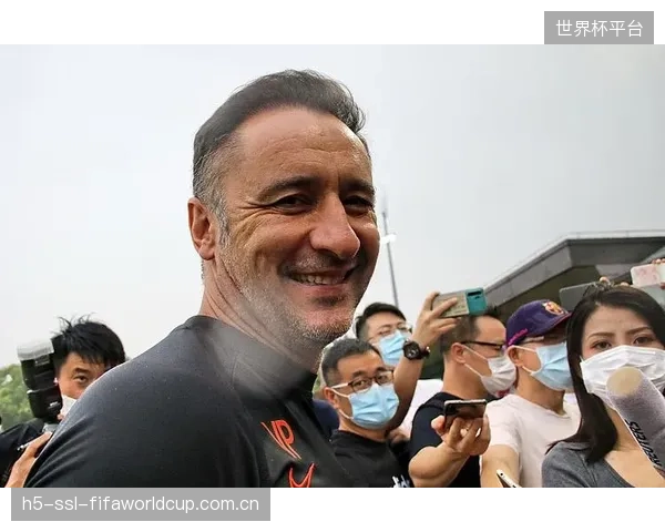 主力阵容的团结稳定至关重要，队长戈多伊的上场时间或将难以被有效分担。